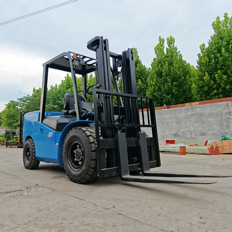 Empilhador elétrico com operador a bordo