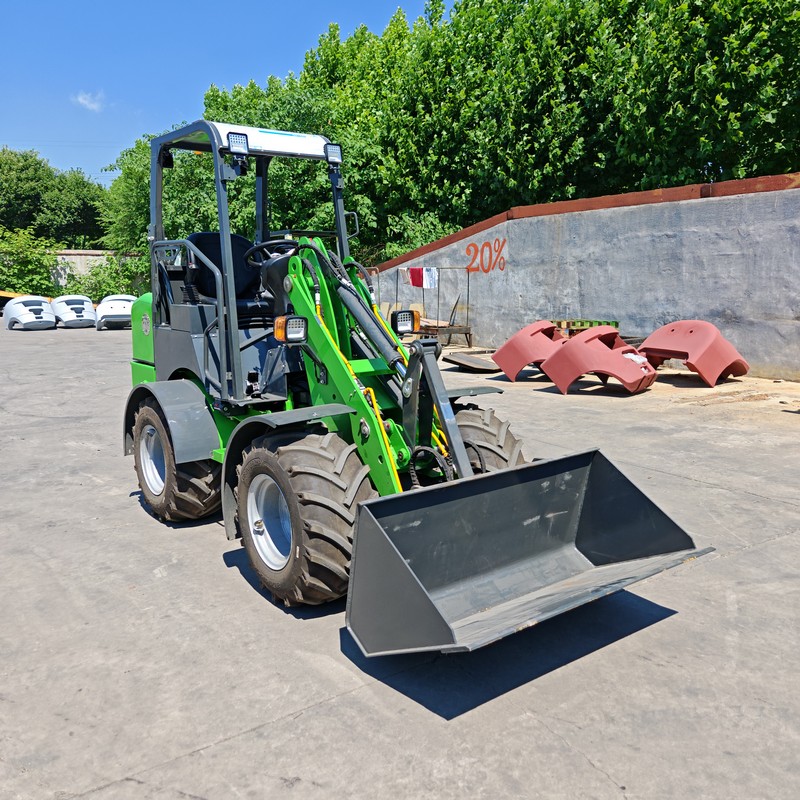 Mini carregadora elétrica